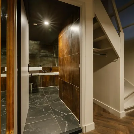 Hotel 1635 호텔 4*