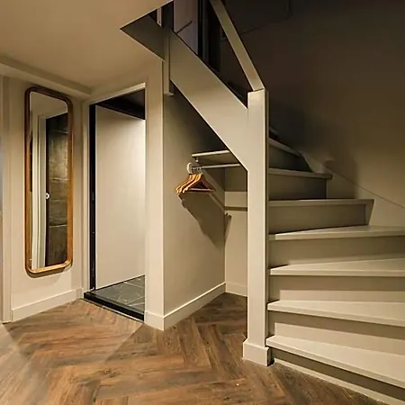1635